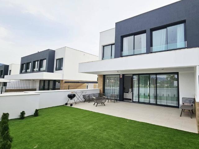 Vivienda exclusiva de 127 m2 en alquiler Estepona, España