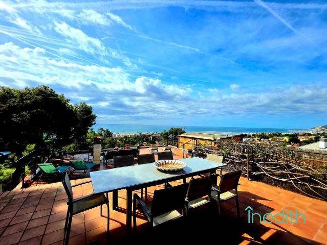 Vivienda de alto standing de 144 m2 en venta Castelldefels, Cataluña