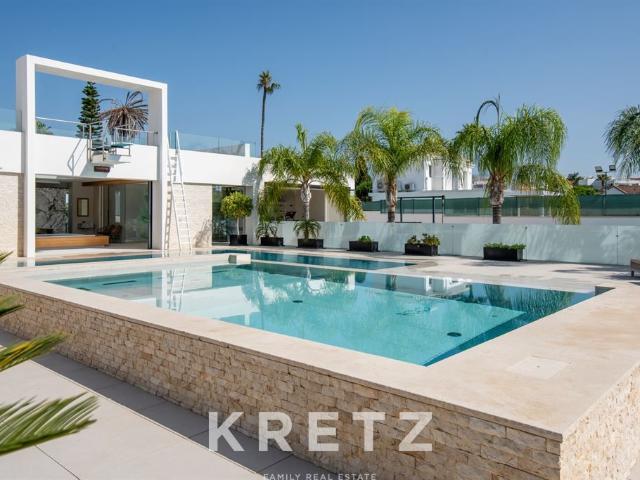 Vivienda exclusiva de 1731 m2 en venta El Paraíso, Andalucía