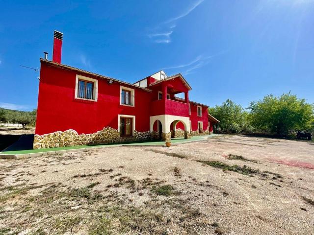 Vivienda exclusiva de 1800 m2 en venta Onil, Comunidad Valenciana