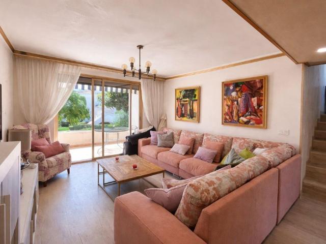 Vivienda exclusiva de 182 m2 en venta Estepona, España