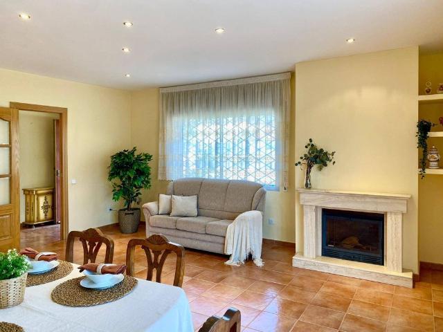 Vivienda exclusiva de 212 m2 en venta Castelbisbal, Cataluña