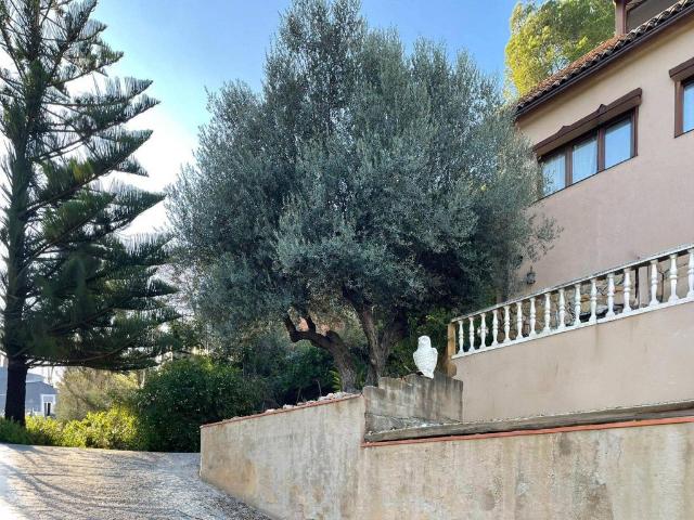 Vivienda exclusiva de 246 m2 en venta Vallirana, Cataluña
