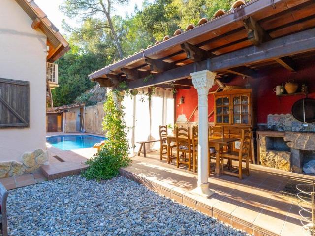 Vivienda exclusiva de 246 m2 en venta Vallirana, Cataluña