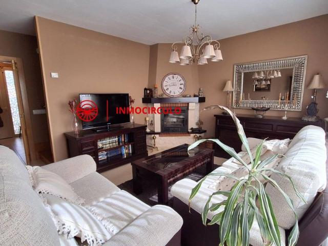 Vivienda exclusiva de 243 m2 en venta Burgos, Castilla y León