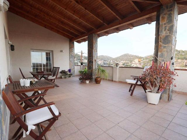 Vivienda exclusiva de 317 m2 en venta Cubelles, España