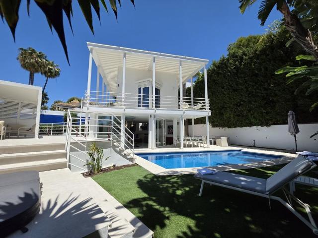 Vivienda exclusiva de 336 m2 en venta Calle las Azucenas, Marbella, Provincia de Málaga, Andalucía