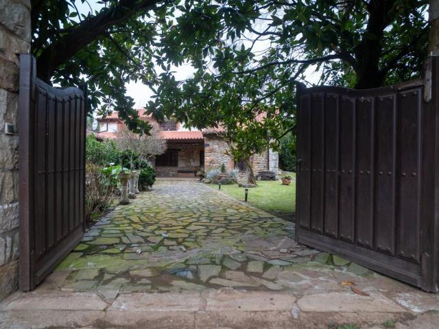 Vivienda exclusiva de 344 m2 en venta Alfoz de Lloredo, Cantabria