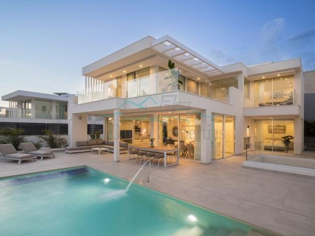 Vivienda exclusiva de 357 m2 en venta Adeje, Canarias