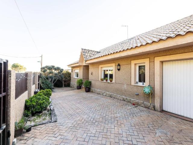 Vivienda exclusiva de 430 m2 en venta Torrelodones, España