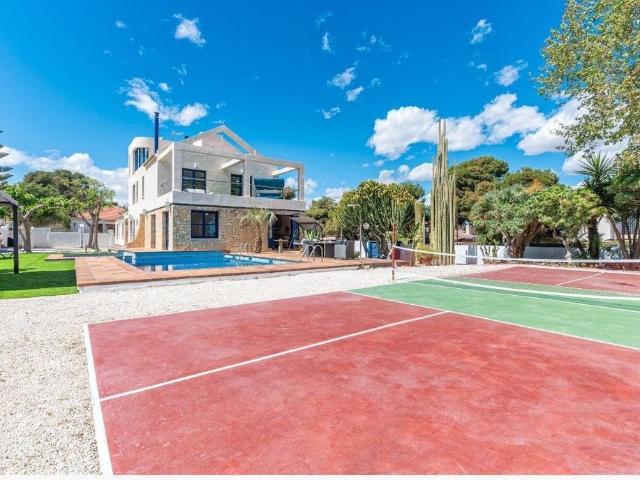 Vivienda exclusiva de 446 m2 en venta Alicante, España