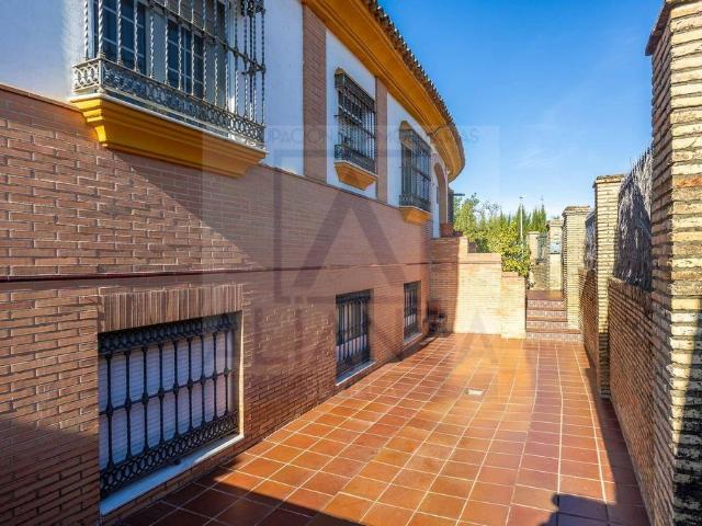 Vivienda de alto standing de 423 m2 en venta Valencina de la Concepción, Andalucía