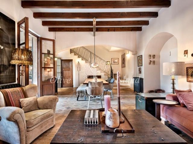 Vivienda exclusiva de 458 m2 en venta Santa Maria del Camí, España