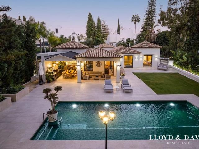 Vivienda exclusiva de 453 m2 en venta Marbella, España