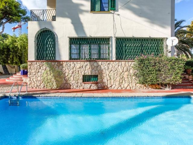 Vivienda de alto standing de 585 m2 en venta Sitges, España