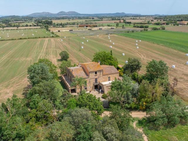 Vivienda de alto standing de 690 m2 en venta Vulpellac, España