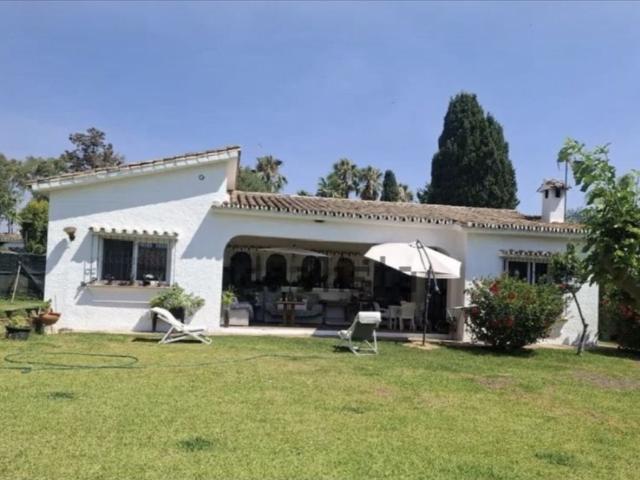 Vivienda exclusiva de 816 m2 en venta Estepona, Andalucía