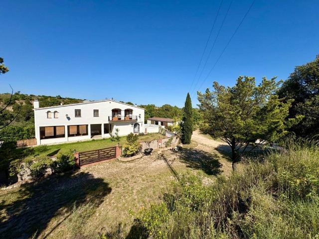 Vivienda exclusiva de 858 m2 en venta San Lorenzo de Hortons, Cataluña