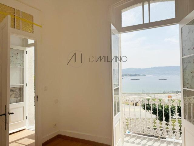Vivienda exclusiva en primera línea de mar en el corazón de Moaña