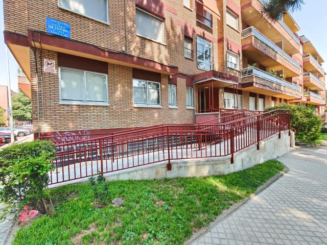 Vivienda exterior con terraza, garaje y trastero junto a la Feria de Muestras