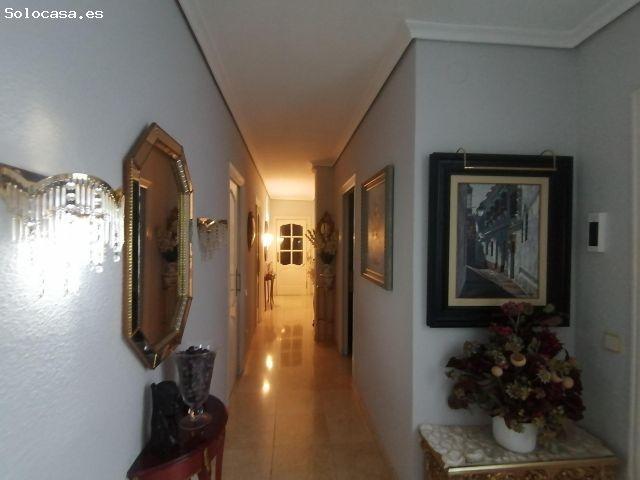 ¡VIVIENDA EXTERIOR EN PLENA PLAZA DE COSTASOL !