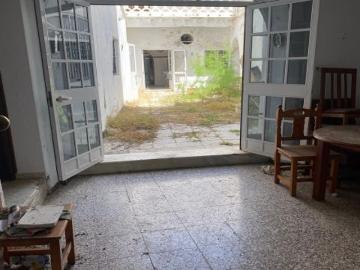 VIVIENDA JUNTO A LA PLAZA DEL CABILDO PARA HACER OBRA NUEVA