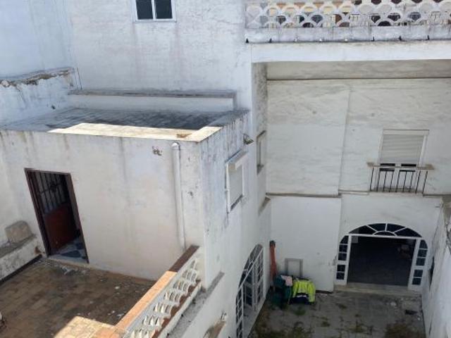 VIVIENDA JUNTO A LA PLAZA DEL CABILDO PARA HACER OBRA NUEVA