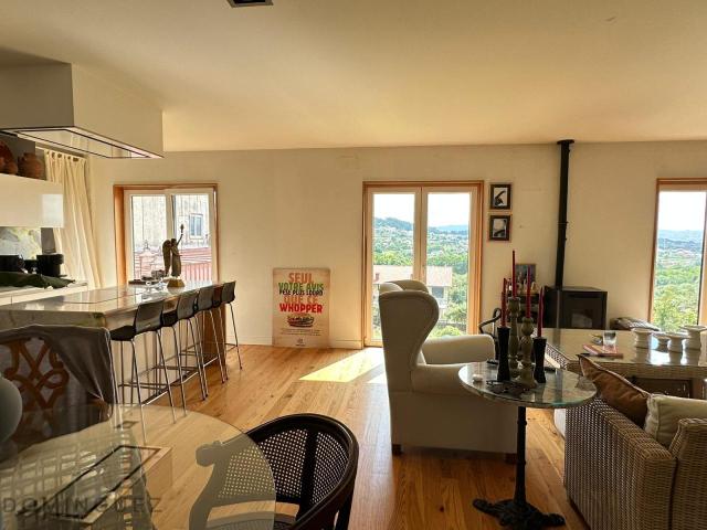 CASA INDEPENDIENTE CON DOS VIVIENDAS Y OPCIÓN DE ALQUILER CON COMPRA, CON VISTAS A LA RÍA