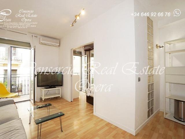 Vivienda luminosa exterior con dos balcones