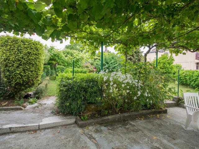 Vivienda multifamiliar con preciosa parcela en O Casal Culleredo