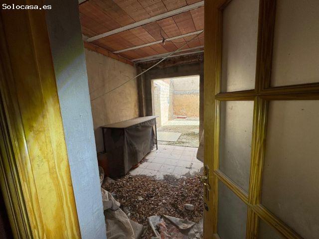 VIVIENDA PARA REFORMAR CON AMPLIAS POSIBILIDADES EN LOCALIDAD ACOGEDORA