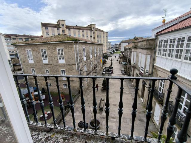 VIVIENDA PARA REFORMAR EN EL PURO CENTRO DE PADRÓN. TERRAZAS Y VISTAS