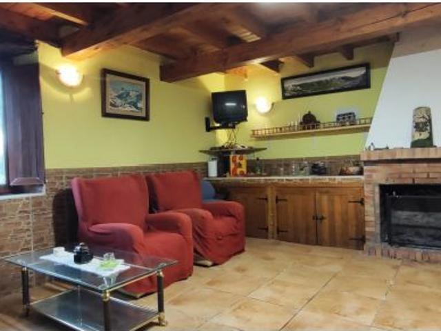 VIVIENDA PASIEGA INDEPENDIENTE EN FINCA DE 9.000 M2 CON VISTAS AL VALLE DE TORANZO