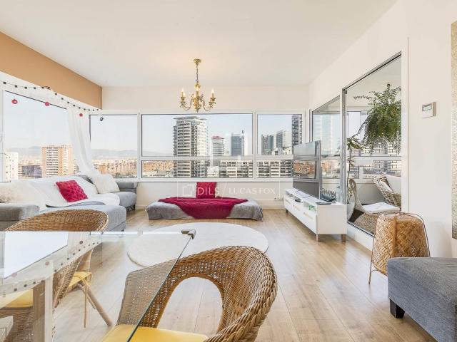 Vivienda reformada con magníficas vistas al mar y a la veget. 129m² Barcelona