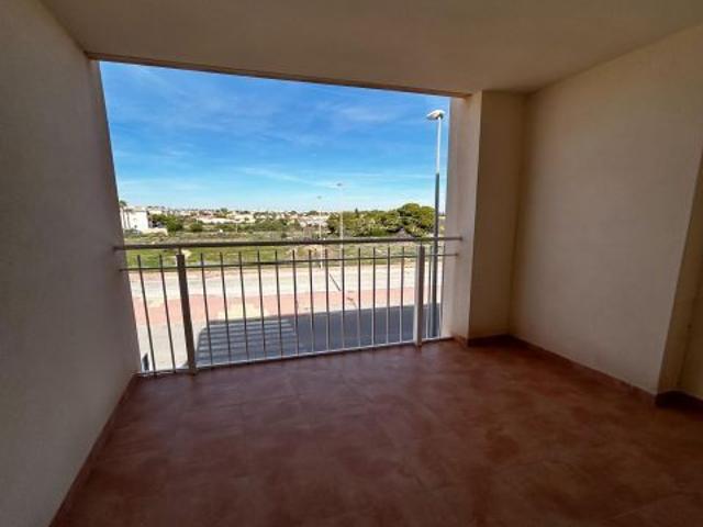 Vivienda reformada a estrenar en residencial con piscinas y zonas verdes