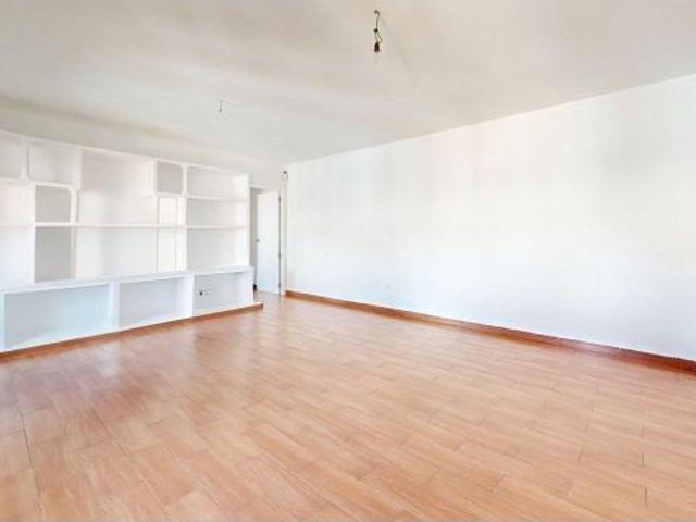 VIVIENDA REFORMADA, SITUADA EN CIUDAD JARDIN DE TRES HABITACIONES CONVERTIDOS EN DOS. IDEAL PARA INV