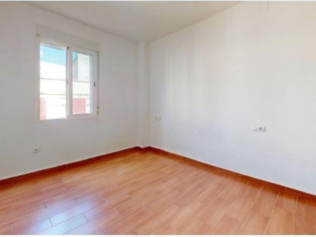 VIVIENDA REFORMADA, SITUADA EN CIUDAD JARDIN DE TRES HABITACIONES CONVERTIDOS EN