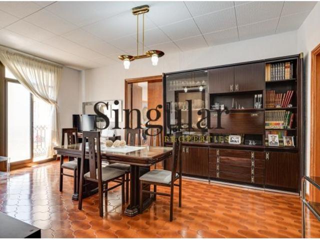 Vivienda señorial con 7 balcones exteriores en pleno corazón del Barrio Gótico