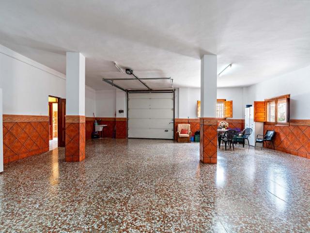 VIVIENDA SOBRE ALMACÉN CON SÓTANO Y TERRAZA EN BALANEGRA