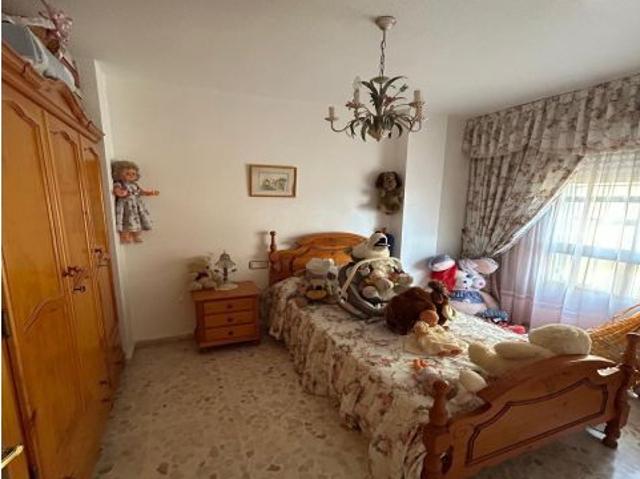 VIVIENDA SOBRE LOCAL EN SANTA MARÍA DEL ÁGUILA