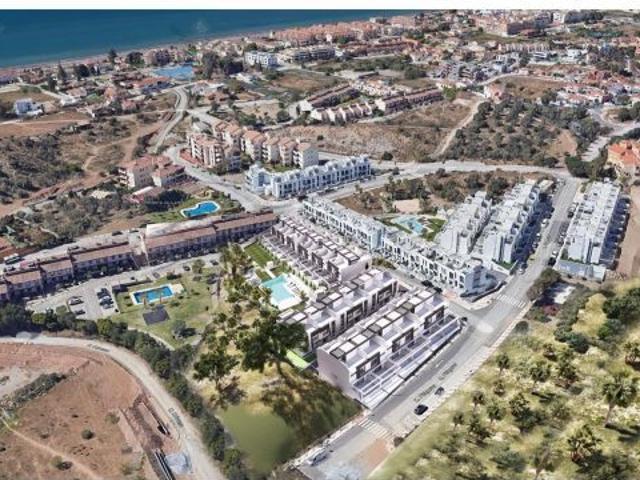 Viviendas con 3 dormitorios, 3 baños, salón, cocina, terraza, solárium, garaje cerrado y trastero