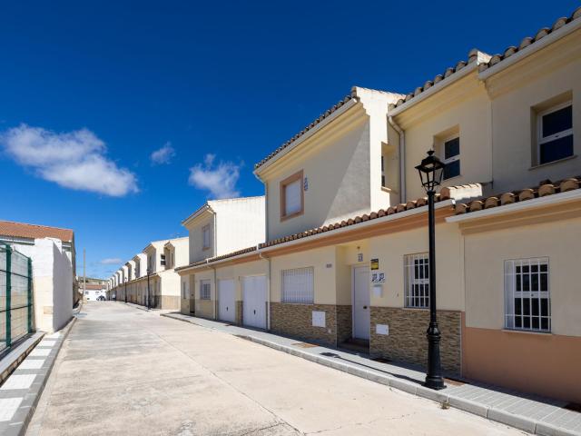 VIVIENDAS ADOSADAS VPO EN TORRECARDELA – ESPACIO, COMODIDAD Y PRECIO ACCESIBLE