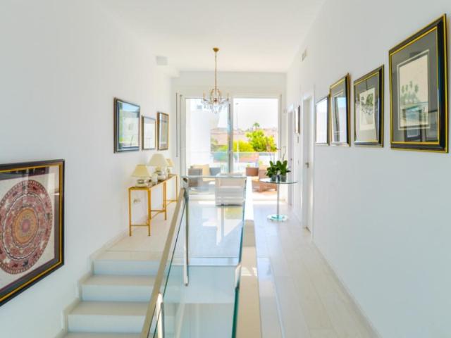 Viviendas unifamiliares contemporáneas con jardín y piscina. 261m² Alacant