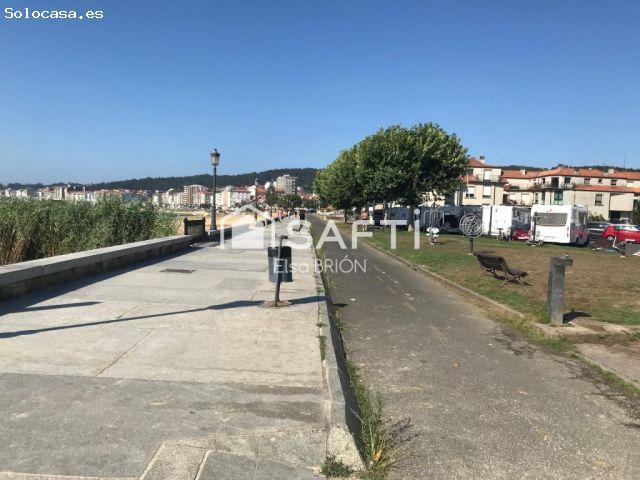 Vivir a pocos pasos de la playa de Coroso,disfrutar de las vistas al mar desde tu propia terraza y