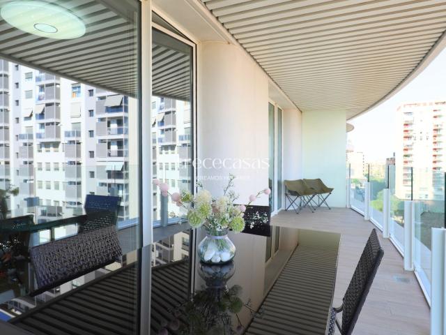 Vivir en un piso de lujo con vistas al skyline de Valencia