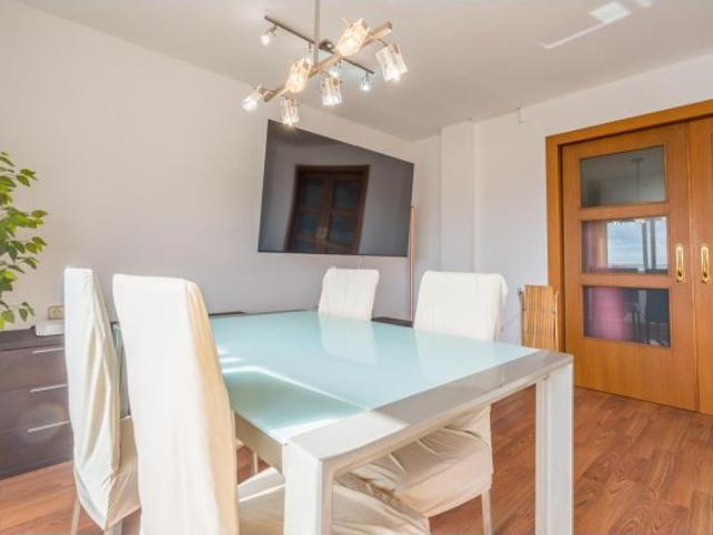 Vivir frente al Mediterráneo: espacio, luz y vistas en Pinedo