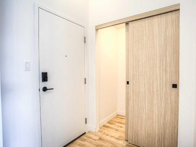 VIVRE 1 1 Bedroom Apartment for Rent at 439 Av Thérèse Lavoie Roux, Montréal, QC H2V 0B1 Outremont