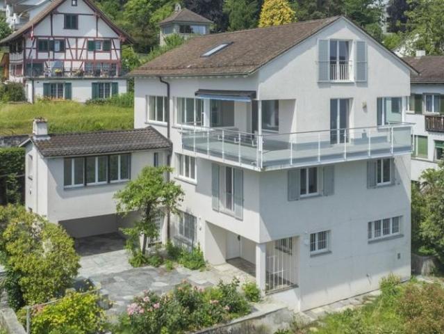 Vivre avec vue sur le lac de Zurich Maison individuelle rénovée à Kilchberg