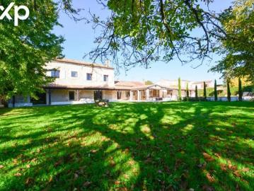 Exceptionnel proche de Bordeaux Demeure familiale rénovée avec Piscine et Parc