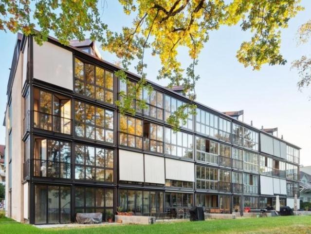 Vivre moderne dans un endroit calme dans la belle ville de Pfäffikon ZH